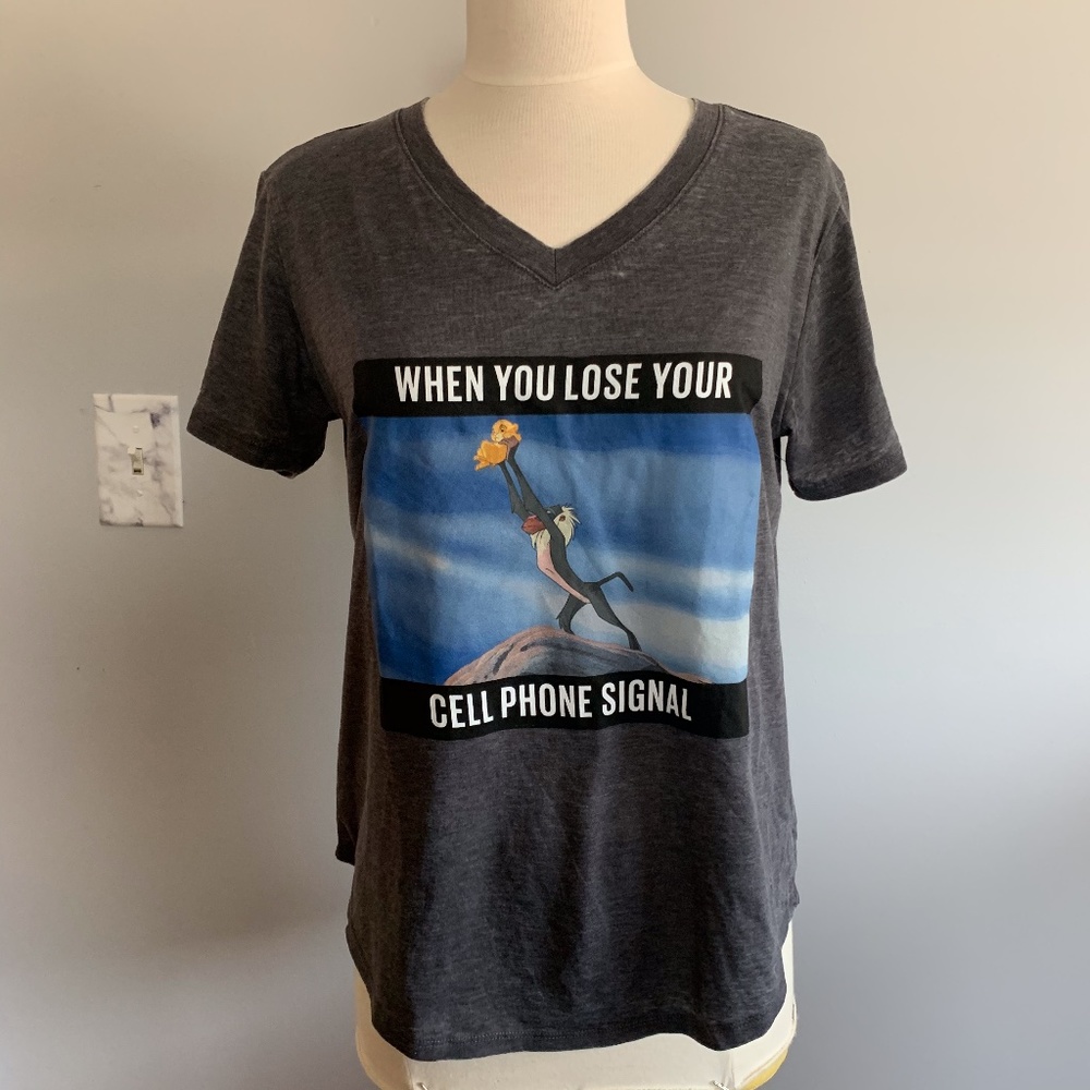 ⭐️Disney Lion King Meme T-Shirt, size L